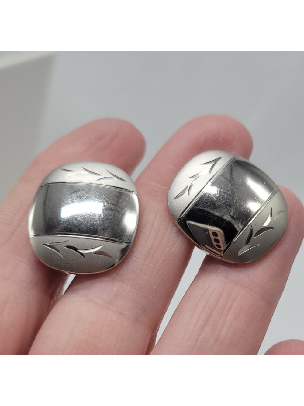Vintage Silver Tone Leaf Engraved Cufflinks Reflective and Matte Finish .75" - Picture 2 of 7
